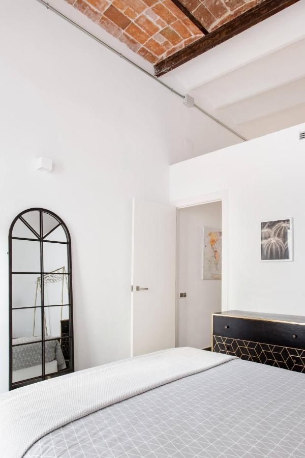 Stylish Apartment With Terrace For Couple Or Family Барселона Екстер'єр фото